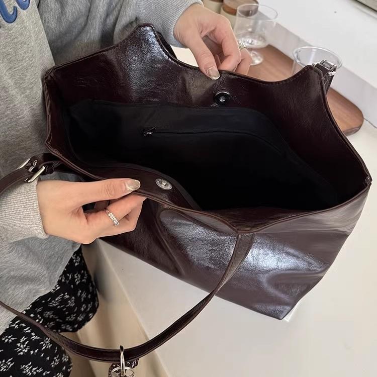 IELGY Large-Capacity Underarm Bag Women's Fashion Commuter One-Shoulder High-End Niche All-Match