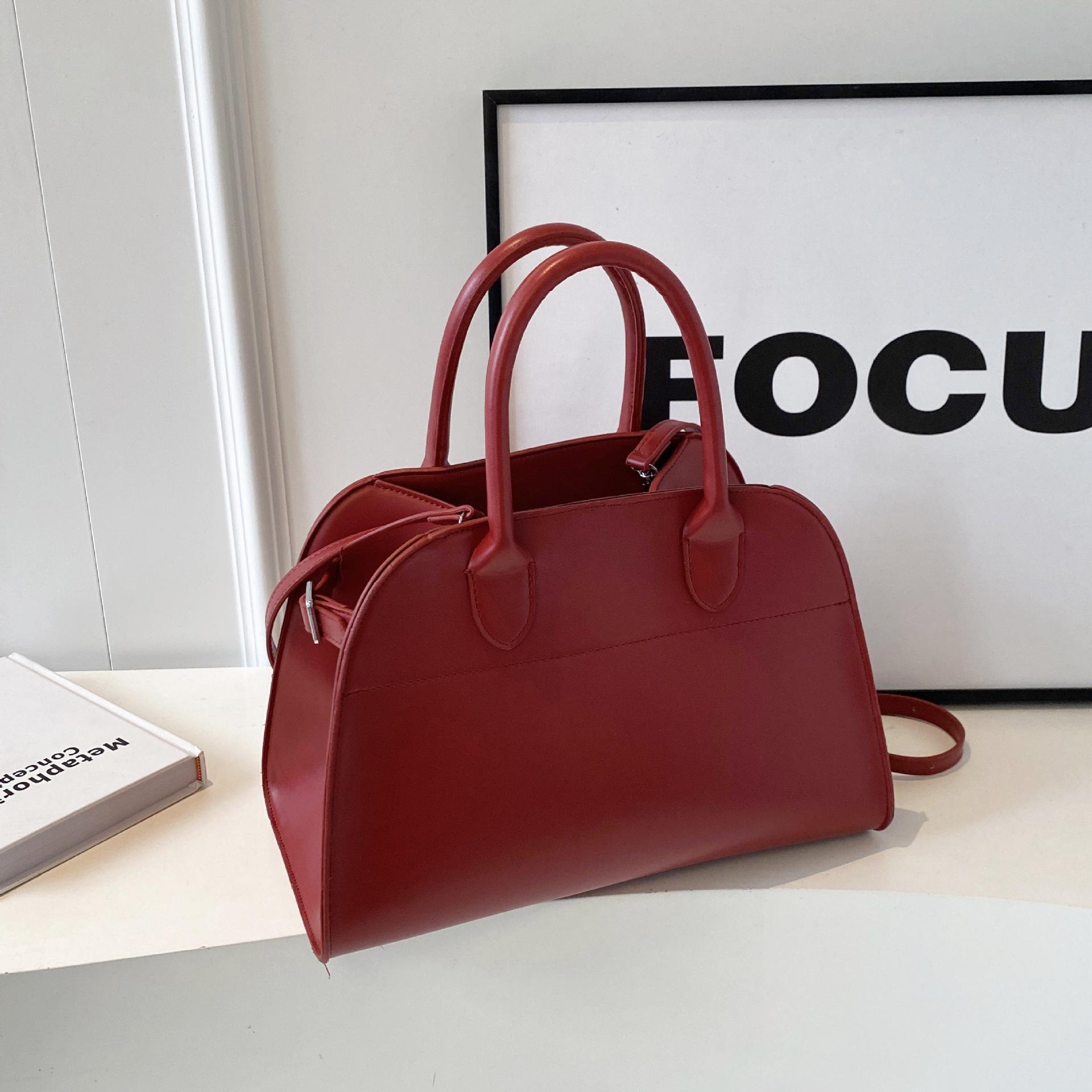 

Ретро ряд большая вместимость сумка 2025 текстура ниша通勤 плечевая сумка pu высококлассная сумка-мессенджер красный