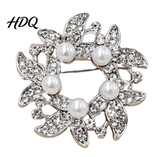 Lapel Pin Brooch Pin Faux Pearl Wreath Design with Rhinestones Inlaid Circular Flower Leaf Garland for Coats Shirts Bags Accessories Metal