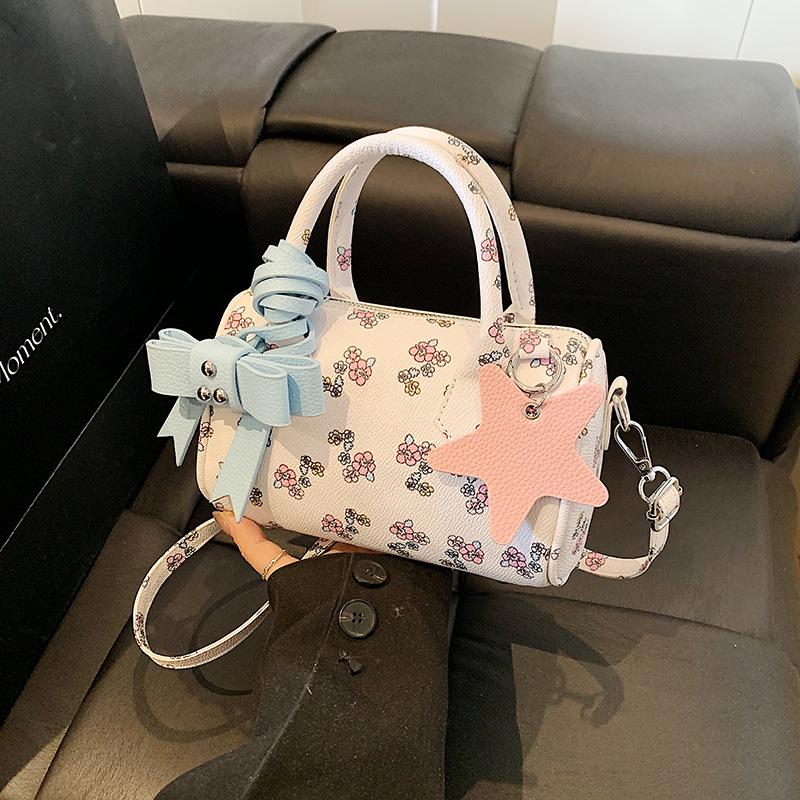 Star with the same sweet bow bag 2025 new Mori sweet girl foreign versatile messenger pillow bag