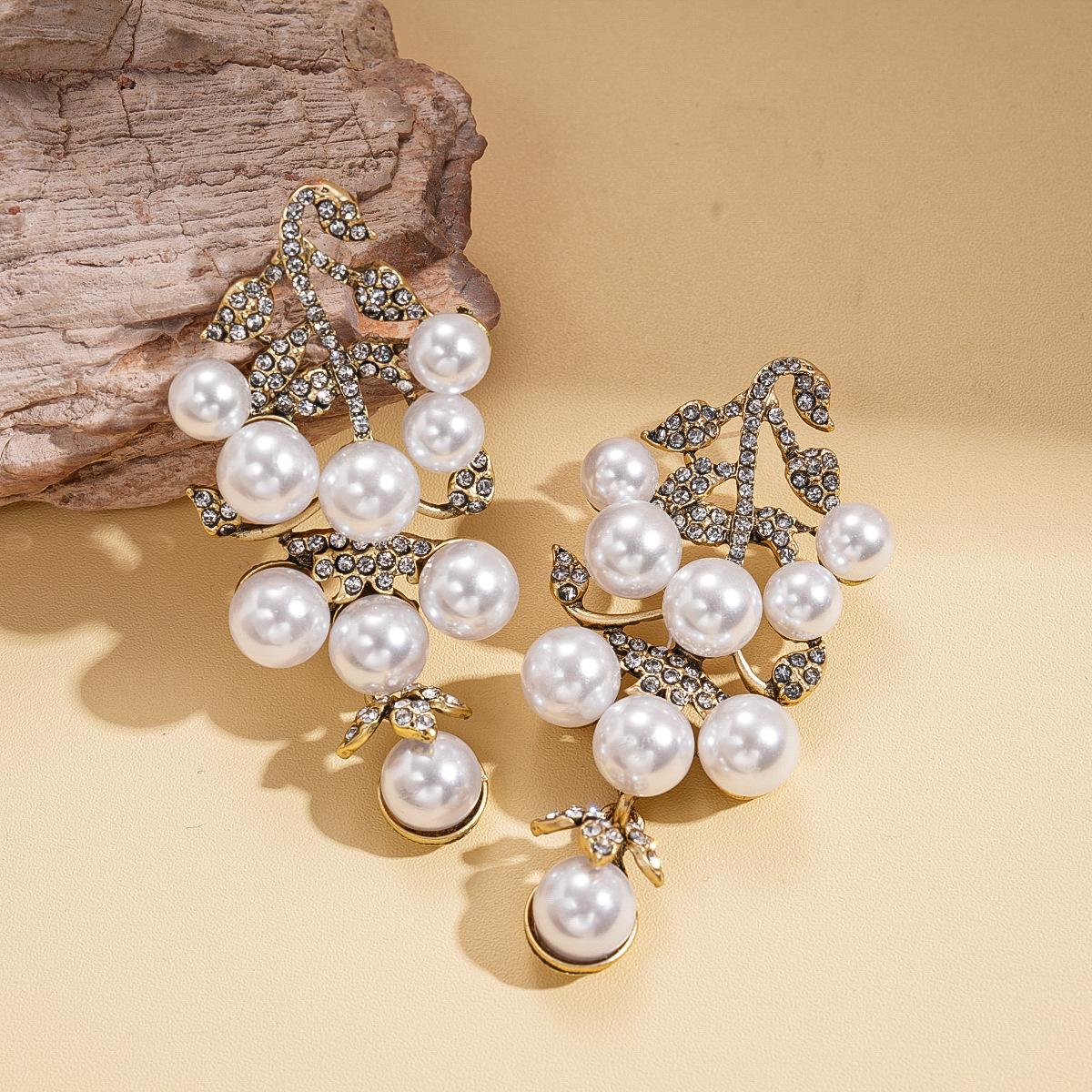 Серьги с имитацией жемчуга и инкрустацией стразами, серебряная игла, легкие роскошные серьги, изысканные модные серьги