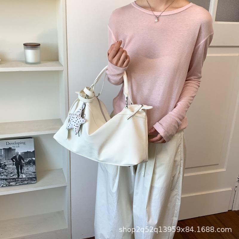 Summer sweet and cool fashionable gold underarm bag women's new large-capacity lazy style casual versatile messenger bag