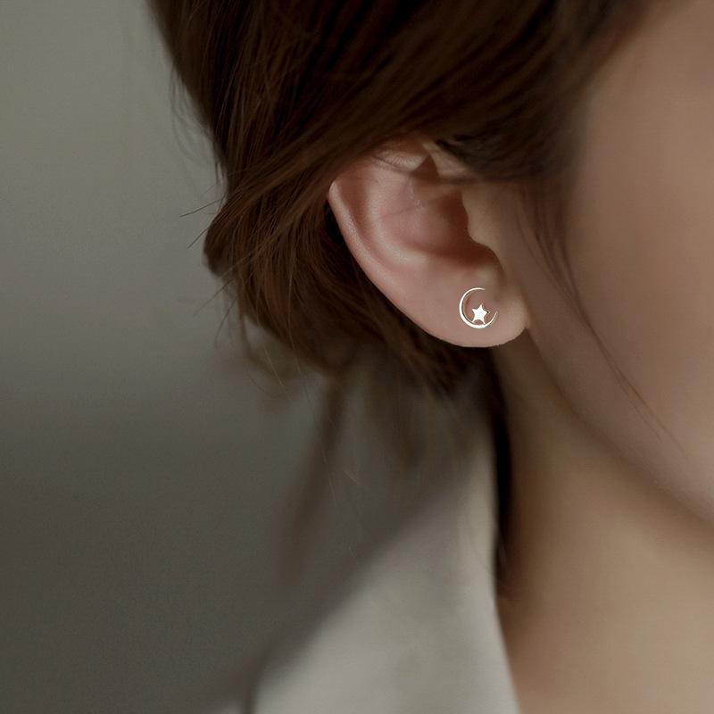 Asymmetric Star Moon Stud Earrings for Women, Hollow Five-Pointed Star and Crescent Design, Minimalist and Unique