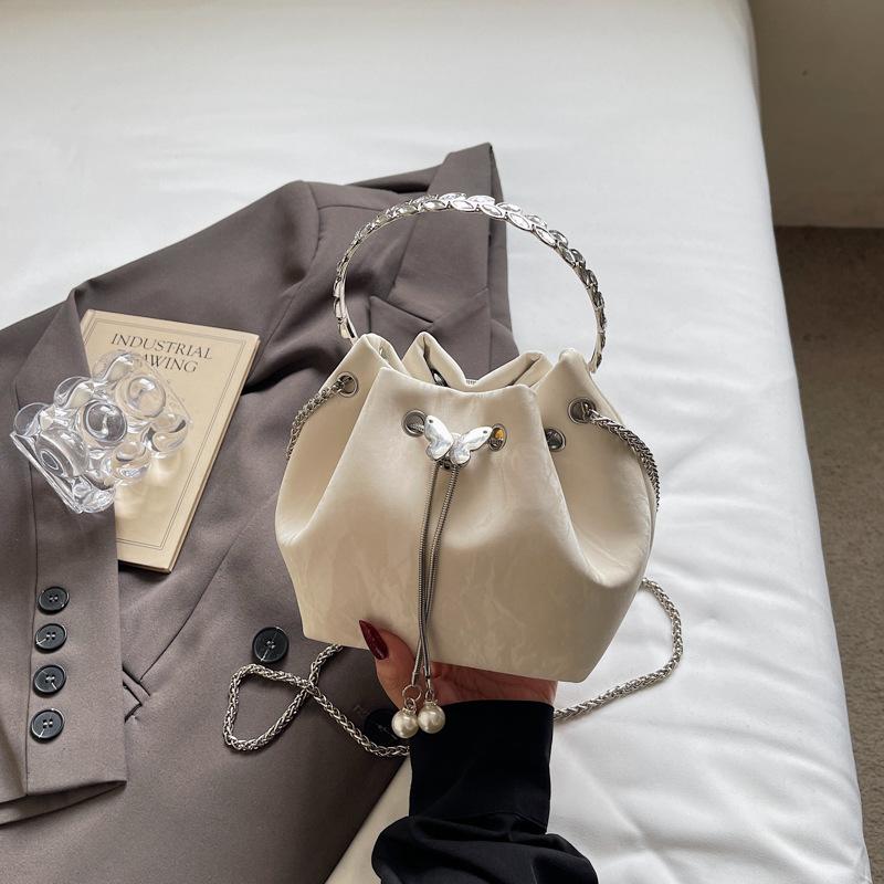 A Niche and Fashionable Hand-held Small Bag A Trendy and Stylish Chain Crossbody Bag and A Commuter Bucket Bag