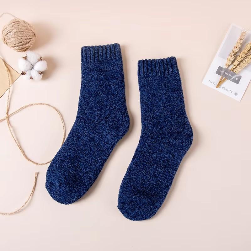 

3 Pairs Solid Color Pattern Women Men Unisex Couples Sports Socks Mid-Calf Socks Winter Holiday Gifts One Size