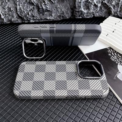 Die karierte britische magnetische Handyhülle ist geeignet für iPhone15pro Hüllen, 14max Hüllen und Apple 16plus Hüllen