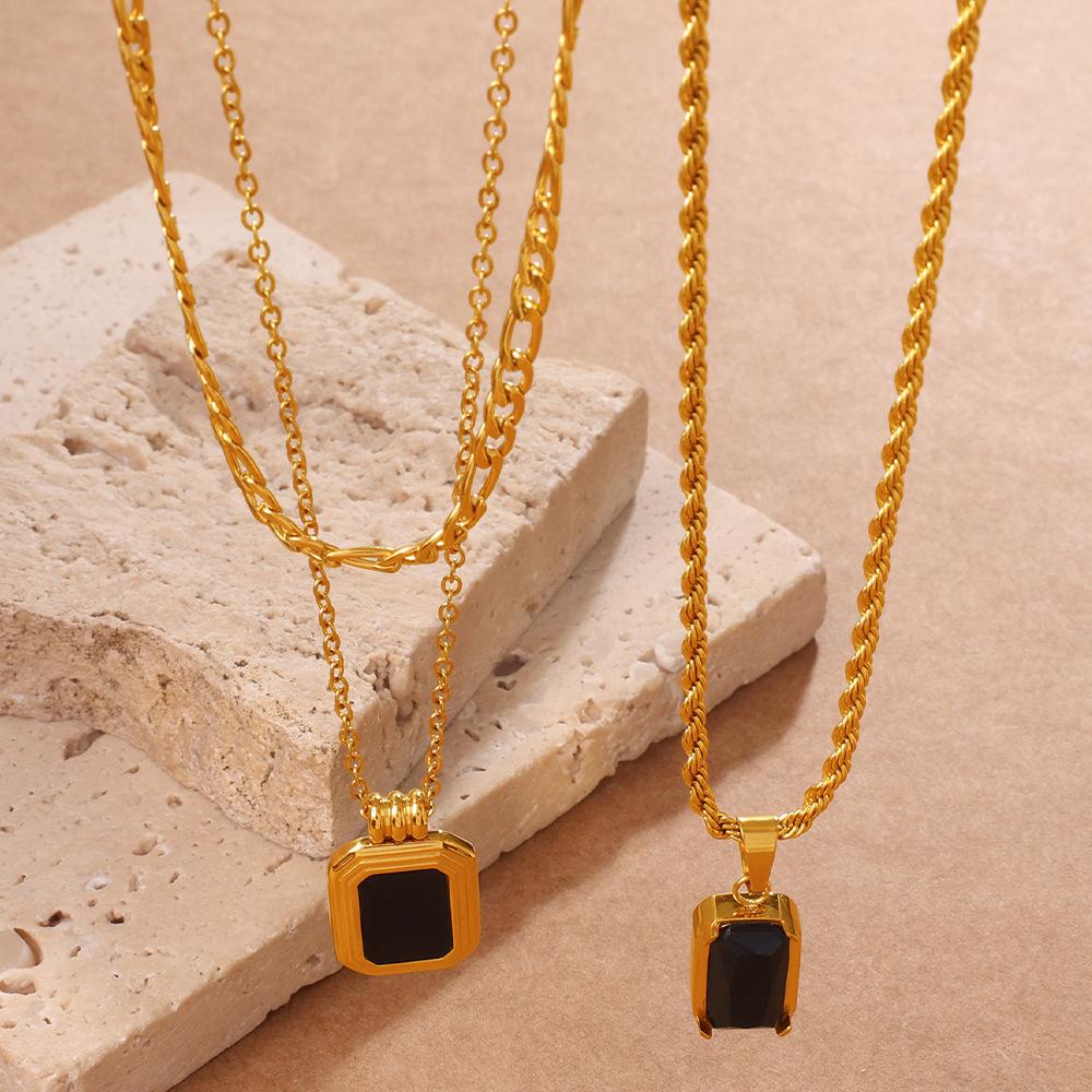 Vintage Stacked Wind Double-Layer Oval Black Agate Pendant Necklace Gold-Plated Square Black Zirconium Collarbone Chain