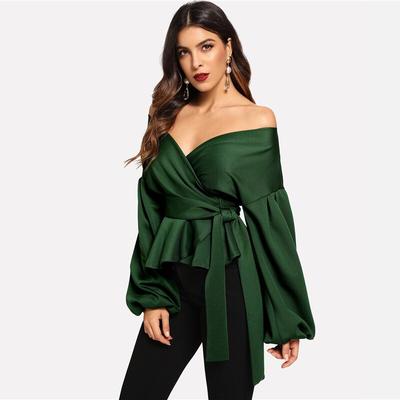 Blusa Blanca Elegante de Manga Farol Cruzada con Peplum y Hombros Descubiertos para Oficina Sexy para Mujer