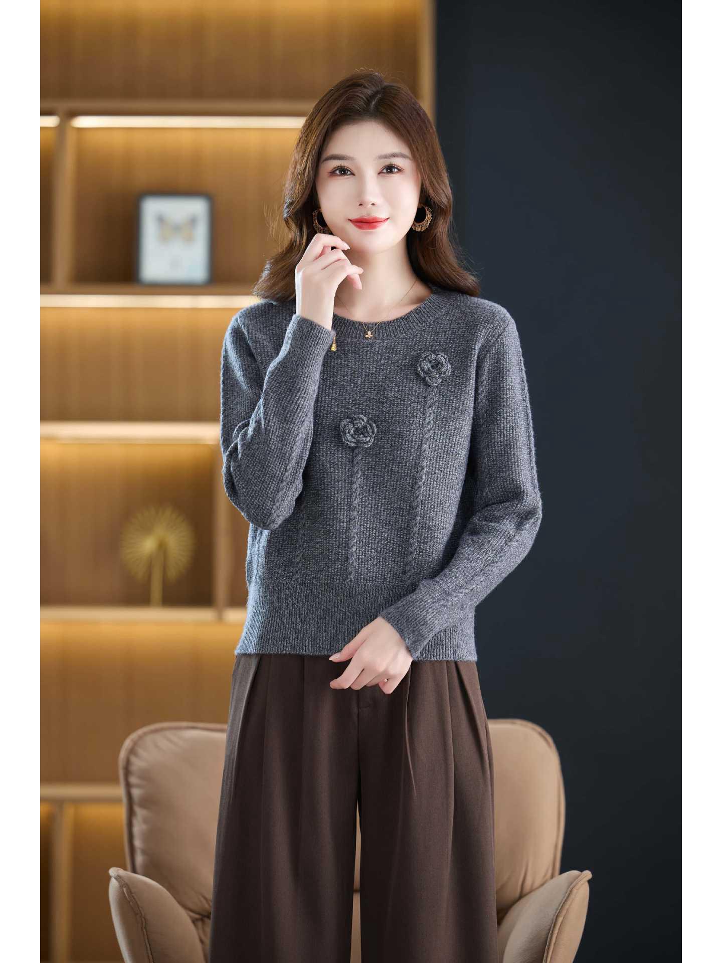 

3D Flower Woolen Sweater - Women s Round Neck Autumn & Winter Versatile Base Shirt Medium темно-серого