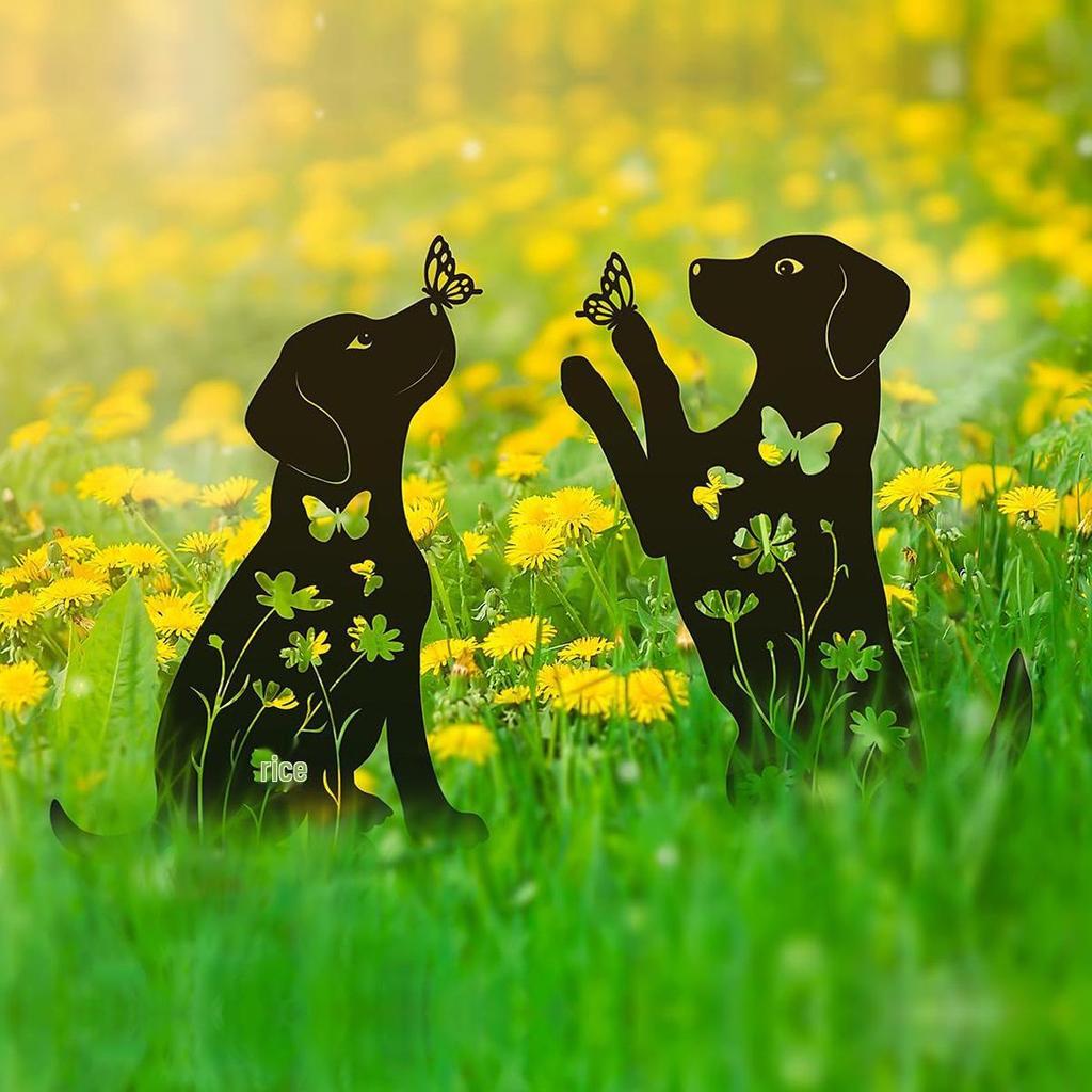 Mały piesek sylwetka ozdoba ogrodowa: Pusta Dekoracja Trawnikowa z Żelaza.