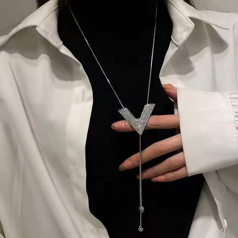 Luxury Non-Fading Korean Fashion Sweater Necklace: Autumn/Winter Women's Niche Design Pendant