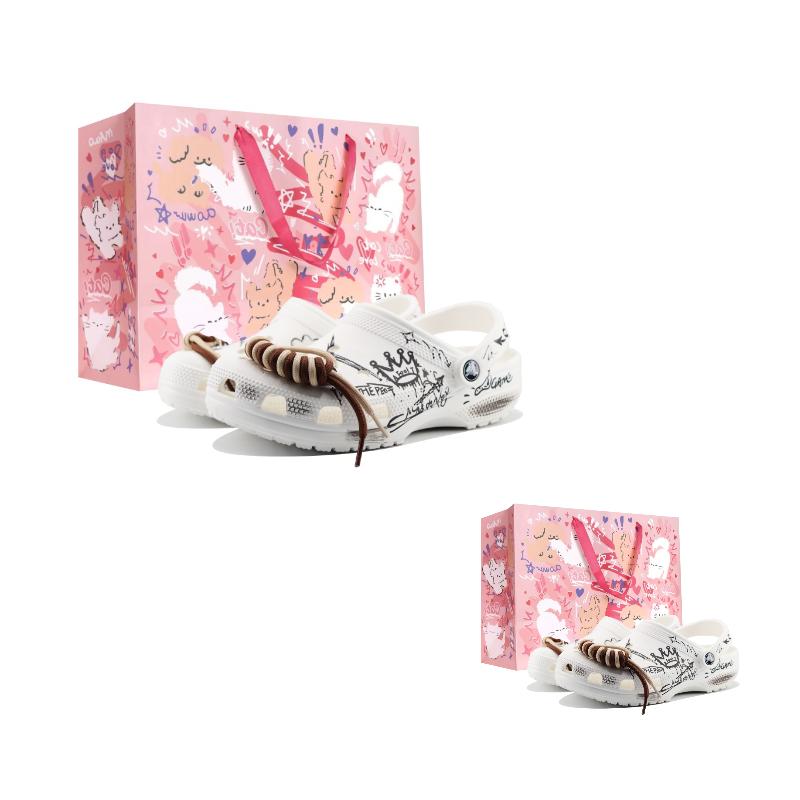 Crocs Classic clog Fashion Versatile Trend Carp Pie Rock Punk Gift Bag Hole Shoes Unisex Black and White