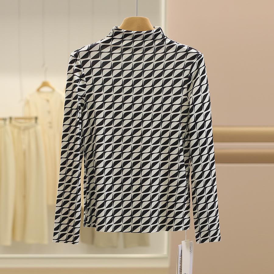 

About Cloth Brand: Color-block Wave Pattern Semi-high Neck Slimming Knitwear for Autumn 2025 Extra Large