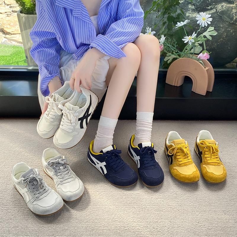 Yellow women's new summer soft-soled sports shoes are fashionable and versatile