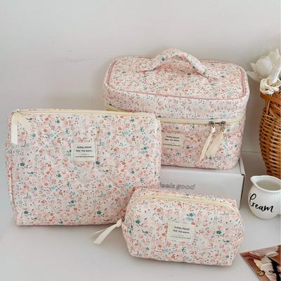 Luxury Women Large Capacity Cosmetic Bag Travel Organizer Make Up Storage Pouch For Lipstick Ladies Vintage Flower Quilting Bag