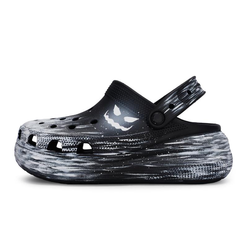 Crocs Classic clog REGO Hot Dog Hurricane Wraith Spray Paint Erase Detachable Accessories Hole Shoes Unisex Black & White