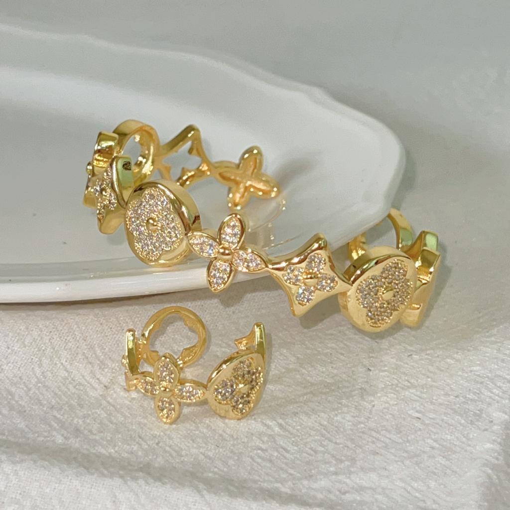 2PCS Advanced Clover Hollow Micro Inlaid Ring Bracelet Set Jewelry