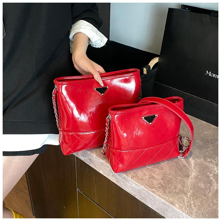 Simple and High-end Women's Bags, Shoulder Bags, Niche Chain, Dumpling Bags, Large-capacity Trendy and Versatile Women's Oblique Span Bags.