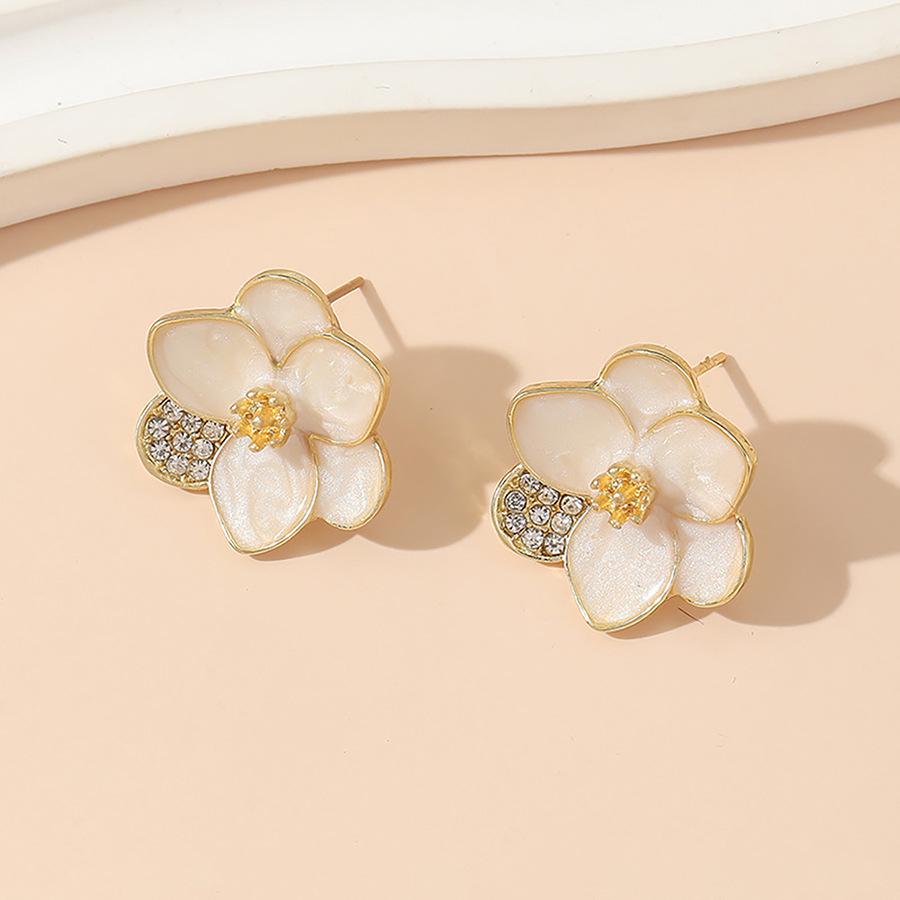 Fresh White Petal Earrings: Elegant High-End Women's Stud Jewelry