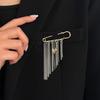 Ingemark Einzigartige Metallquasten Broschen für Damen Trendiger Herzanhänger Brosche Hemd Anzug Kragen Pins Clip Schmuck Zubehör
