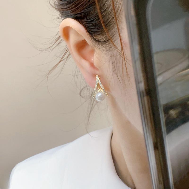 Elegant Korean Style Non-Piercing Pearl Ear Clip Earrings for Women – Versatile, Light Luxury, Pain-Free