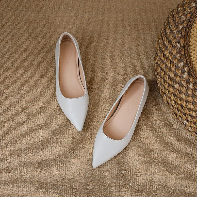 Summer new pointed head shallow mouth inner height increase ladyshoes women's gentle single shoes small size 33 commuter dating soft