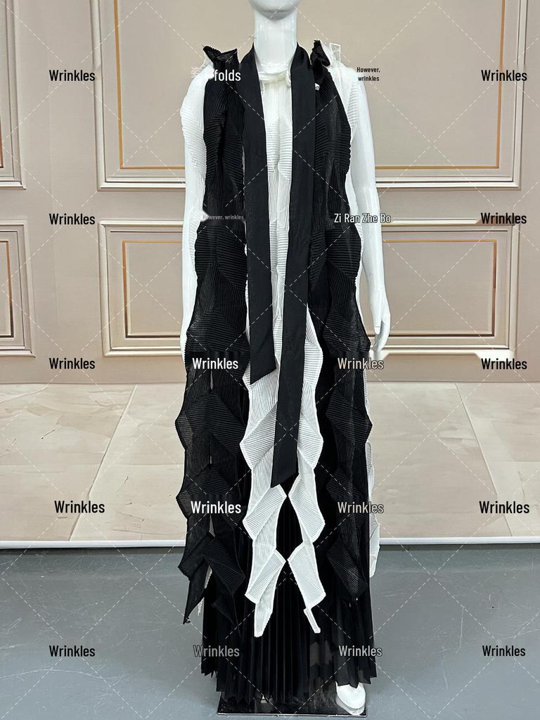 Miyaki Pleated Two-Piece Set: Elegant Plus-Size African Fashion with Color-Block Top and Pleated Pants
