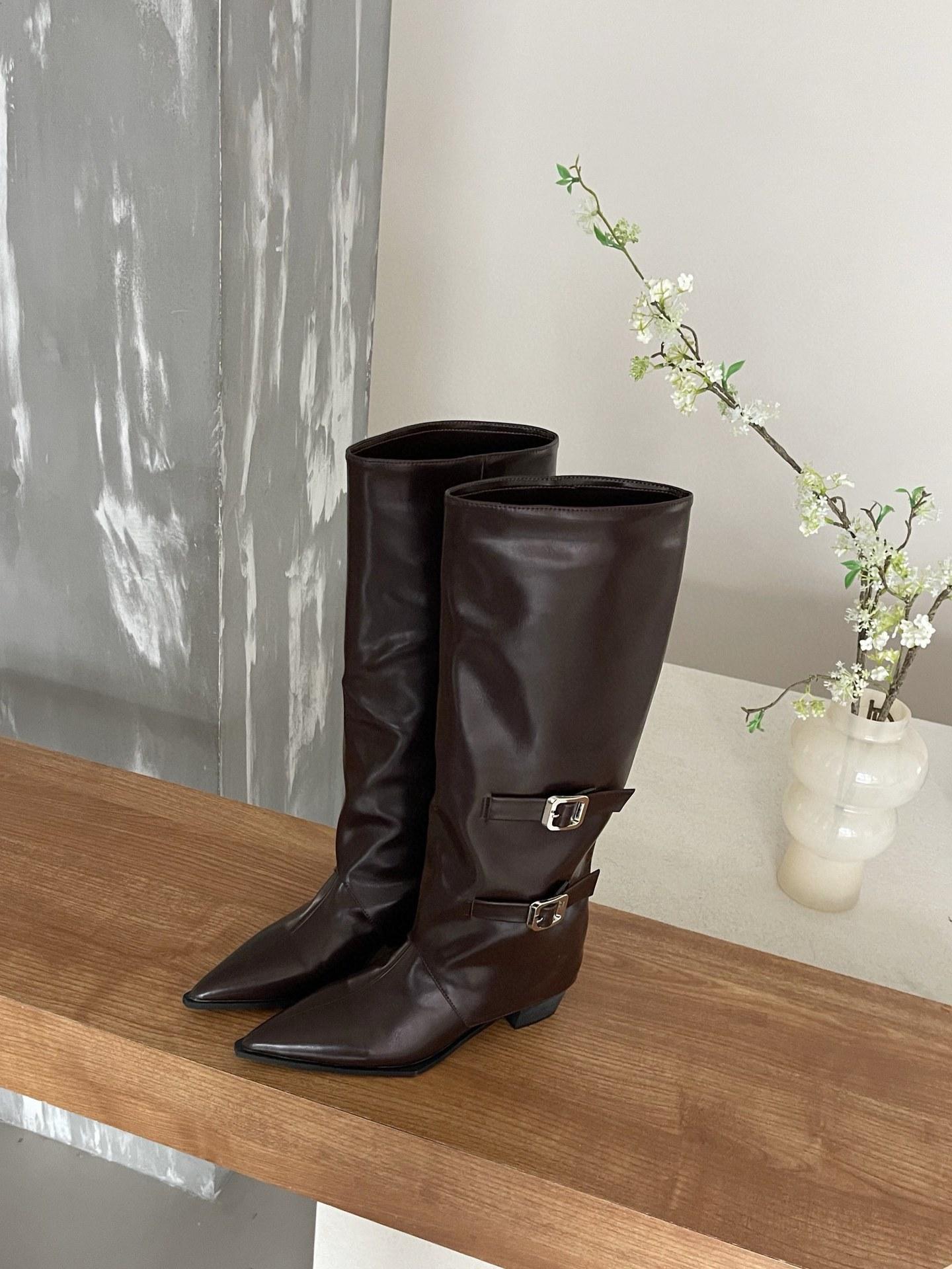 

2025 новые осенние европейские и американские сапоги с широким голенищем на тонком остроносом толстом каблуке с металлической пряжкой 39 темно-коричневого