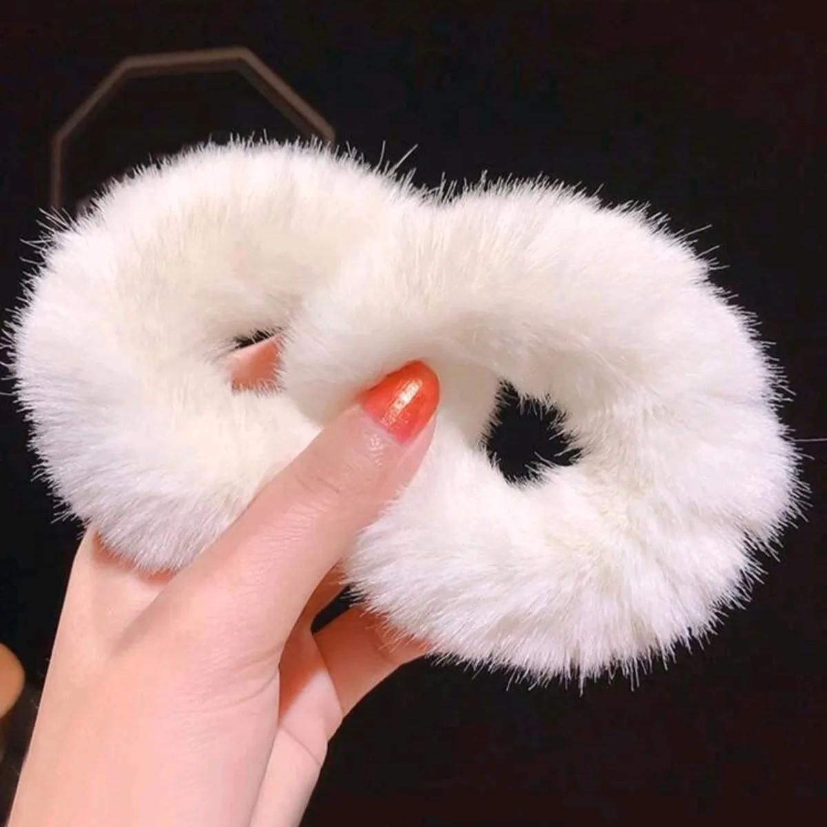 

Plush Fur Hair Tie – Strong Grip & Soft Texture