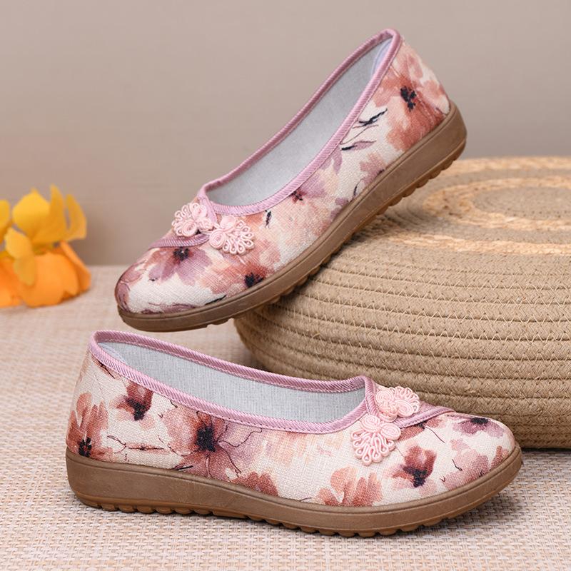 

Весенне-осенние новые туфли из ткани Старого Пекина, женские туфли-одинарки, повседневные на плоской подошве, дышащие вышитые туфли, туфли-один педаль, туфли для мамы 41