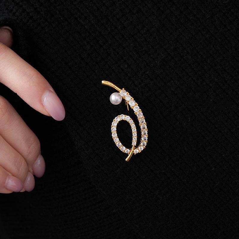 18k electroplated zircon pearl brooch French retro pin brooch suit accessories women