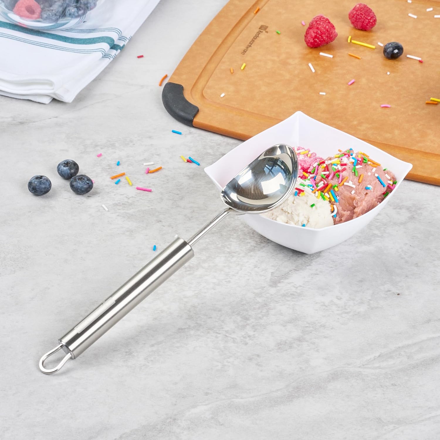 Restaurantware Stainless Steel Ice Cream Scoop - German Standard Heavy Duty Ice Cream Scooper with Ergonomic Handle, Dishwasher-Safe - Kitchen Scoop