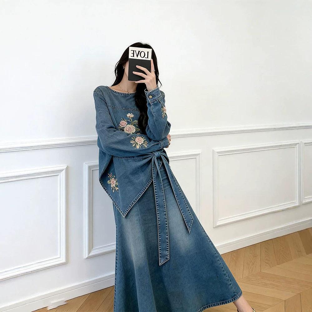 Casual denim style embroidered crew neck