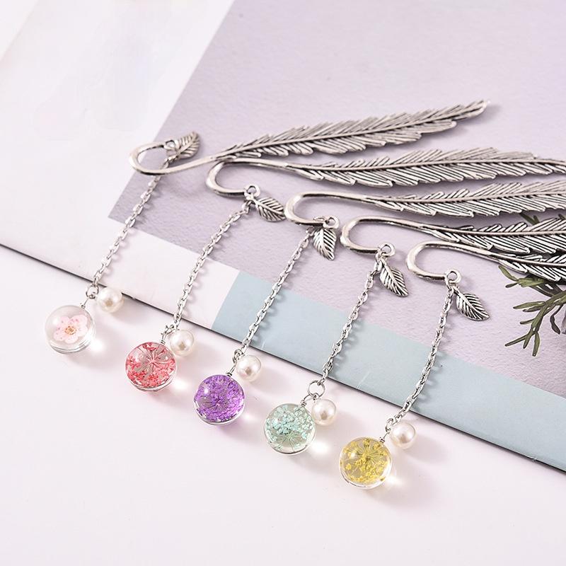 Novelty Dry Flower Bookmark Retro Ball Pendant Book Label For Girls Vintage Jewelry Kids Gift Stationery Book Accessories