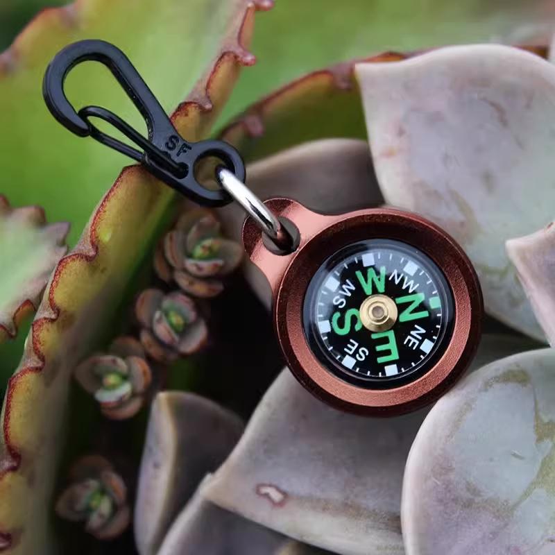 Mini Aluminum Alloy Compass Keychain Pendant Outdoor Hiking Camping Mini Portable Compass Bag Charm
