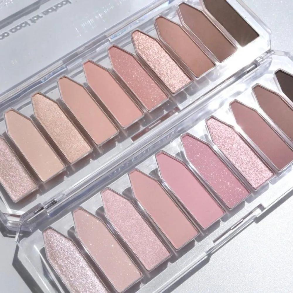 

Too cool for school. Soft and light color payoff. Art Class Protoge Palette No. 1 Peach Plain