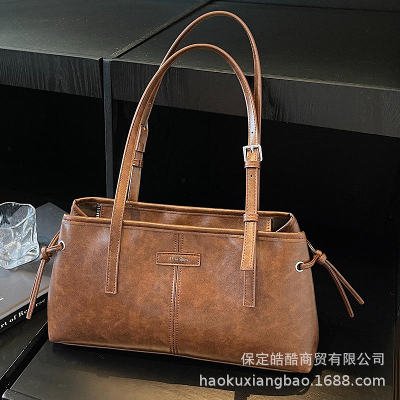 Large-capacity bag women's autumn and winter versatile 2025 new simple texture shoulder bag casual work commuter tote bag