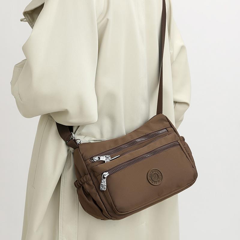 Large Capacity Crossbody Women's Shoulder Bag Multi Compartments Waterproof Nylon Leisure Dumpling Bag for Mom