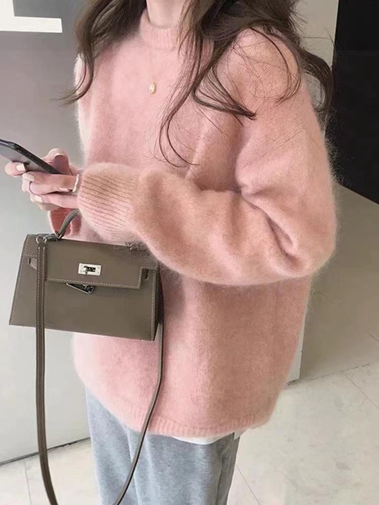 Dámský šedý měkký mohérový svetr s dlouhým rukávem a volným úpletem