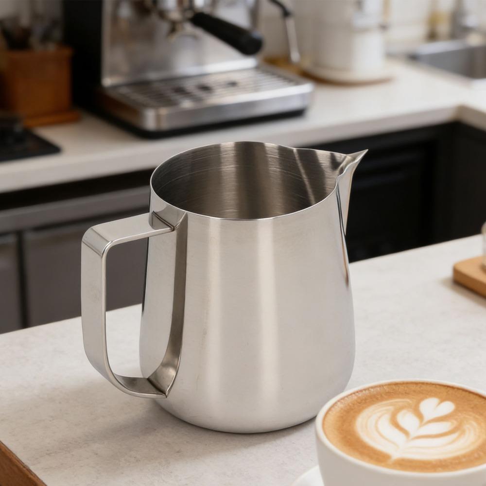 304 Stainless Steel Milk Frothing Pitcher 700ML Capacity Coffee Steaming Pitcher For Hot Chocolate