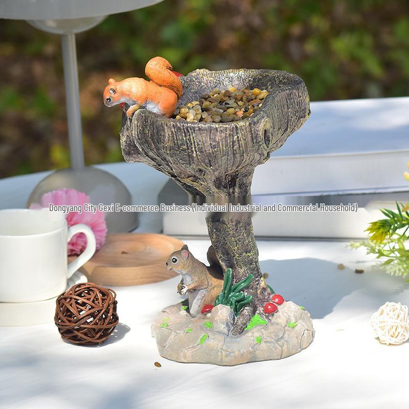 Resin Craft Garden Decoration: Small Animal Bird Feeder Ornament for Courtyard