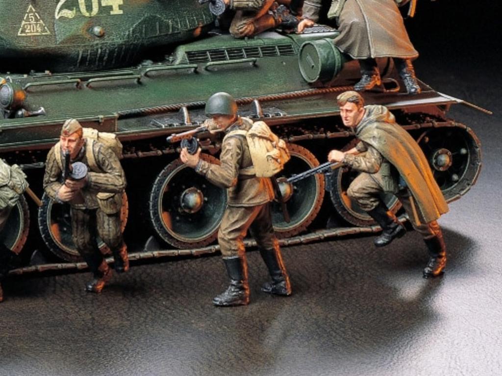 Tamiya Military Miniature Series 207 Soviet Army Infantry Advance Set Plastic Model Kit 35207 1/35 No.