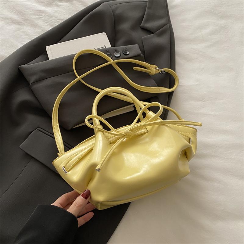 

Повседневная текстура, нишевый дизайн, сумка-пельмень, модный тренд 2025, весна, новая женская наплечная сумка-мессенджер жёлтый