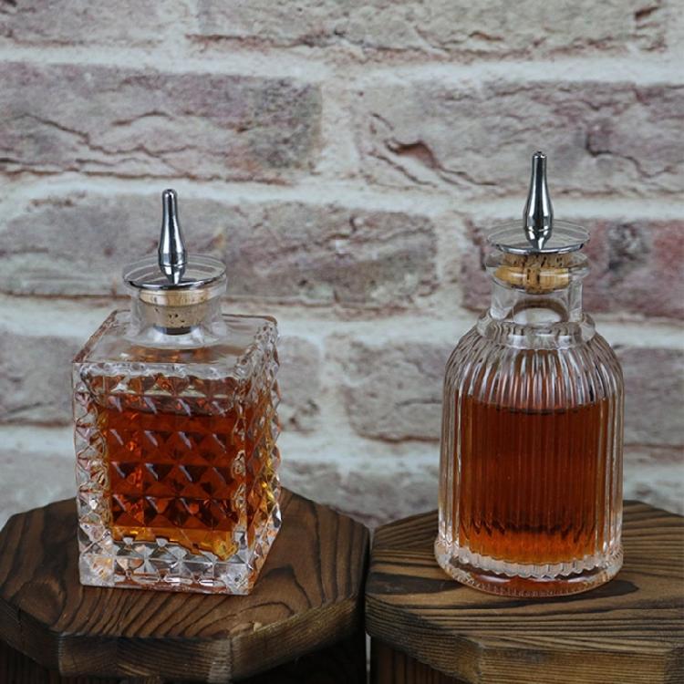 Classical Engraved Glass Barwares Bottle Including Airtight Plugs Drink Serving Pourer For Freshness And Style