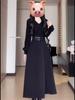 Elegantes kleines schwarzes Kleid für zierliche Frauen mit taillierter Taille - Französischer Hepburn-Stil für den frühen Herbst 2025