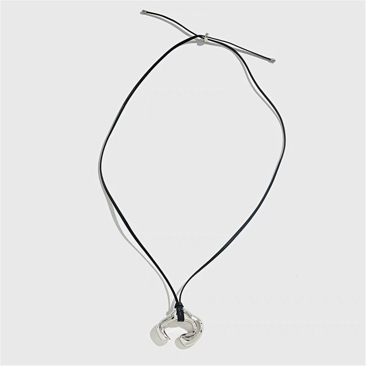 

Tooxika French Retro Luxury Minimalist Cold Wind Abstract Horseshoe Buckle Pendant Necklace Fashion Leather Rope Jumper Chain Female чёрный