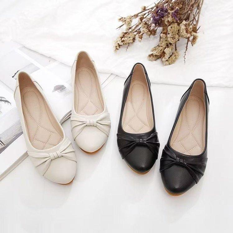 Single shoes women's 2025 autumn new flat shoes middle-aged shallow mouth mother shoes summer women's shoes soft leather soft sole Doudou shoes