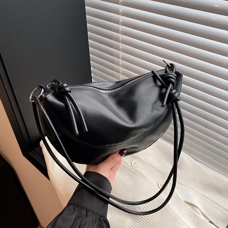 Fashion Solid Color Bag For Women With Dumpling Shaped And Card Pocket For Daily Use