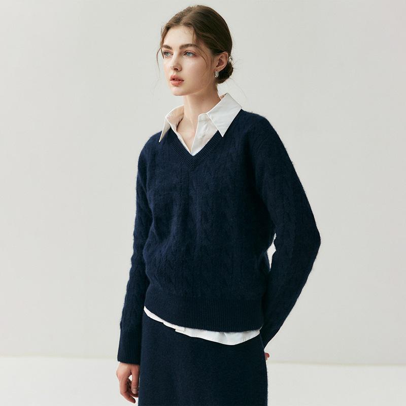 Korean Style V-neck Cable Knit Cashmere Sweater - Retro Autumn/Winter Women's Pullover in Solid Color.