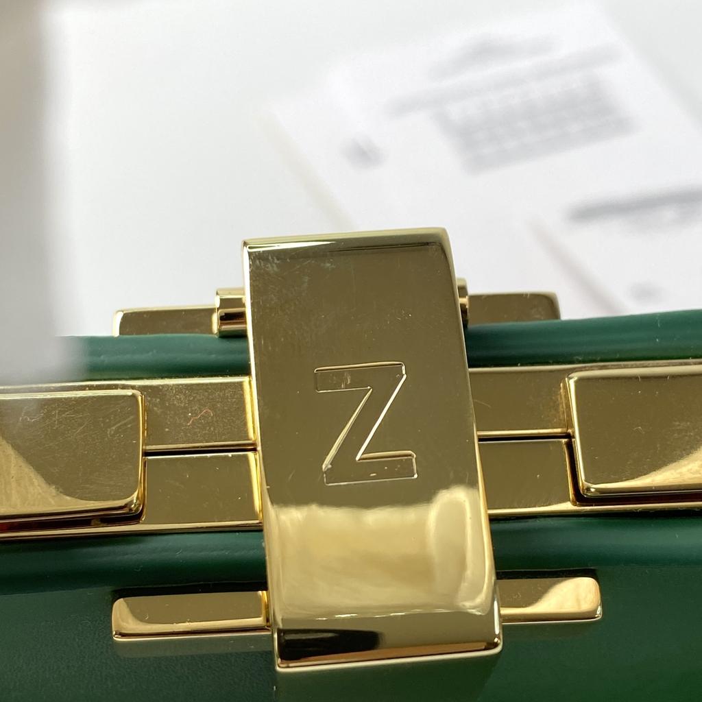 Used Shoulder Bag Green/gold Leather Women